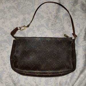 Louis Vuitton pochette accessories